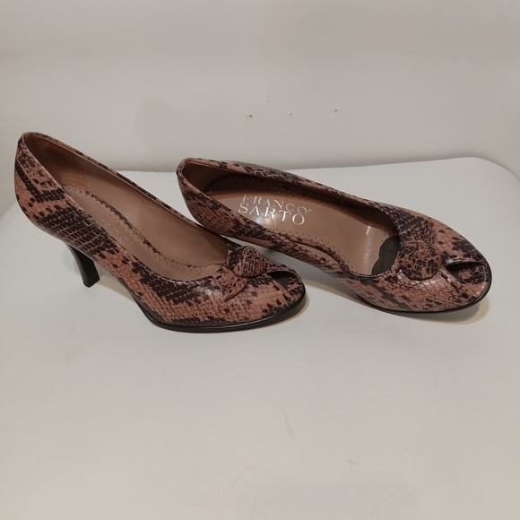 Franco Sarto Heels Snake Embossed Print Pink & Black Wm 5 1/2 Button bow Leather - Picture 3 of 9